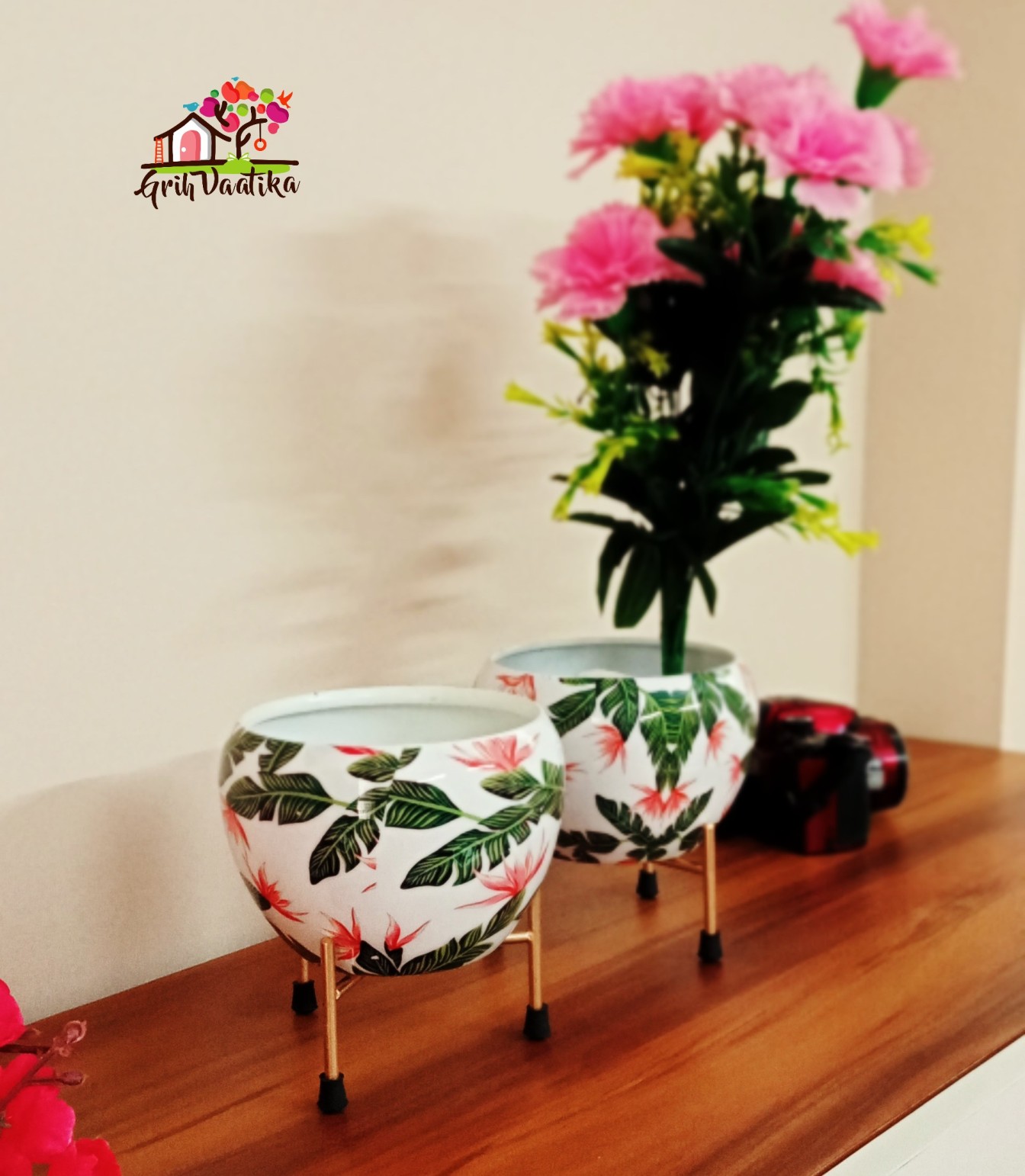 Handcrafted Fresh Leaves Meena Pot with Stand